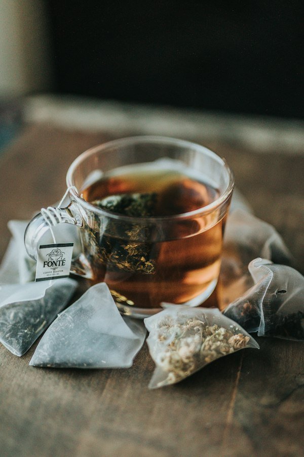 Té frío en vaso