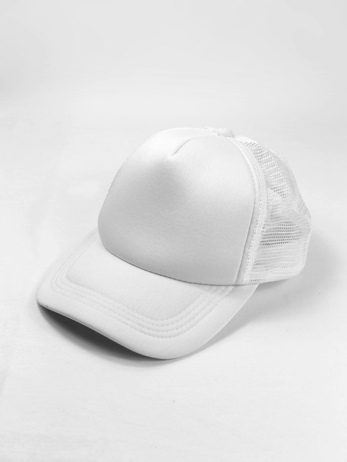 Gorra blanca de rejilla tipo trucker