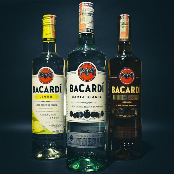 Botellas de ron Bacardi